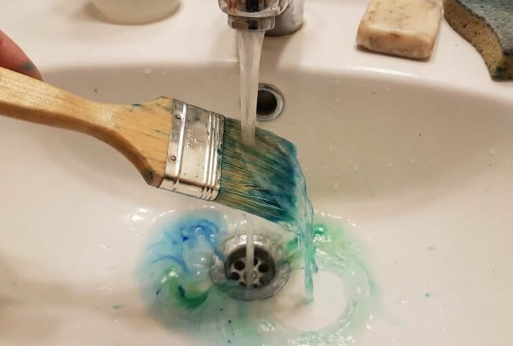 Πινέλα που σκλήρυναν από μπογιά; Πώς να τα καθαρίσετε σωστά για να μοιάζουν καινούργια