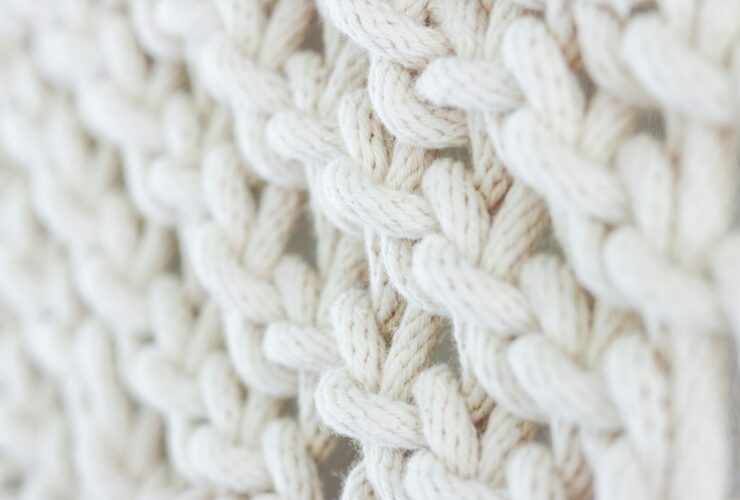 Μάλλινα Ρούχα: Πώς να τα πλύνετε χωρίς να «μπουν» και να χάσουν τη φόρμα τους