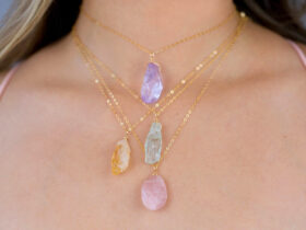 Η Σημασία των Κολιέ με Κρυστάλλους Οδηγός για την Επιλογή του Κατάλληλου