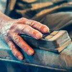 Υπονατριαιμία στην τρίτη ηλικία: Συμπτώματα, αίτια και θεραπευτική αντιμετώπιση