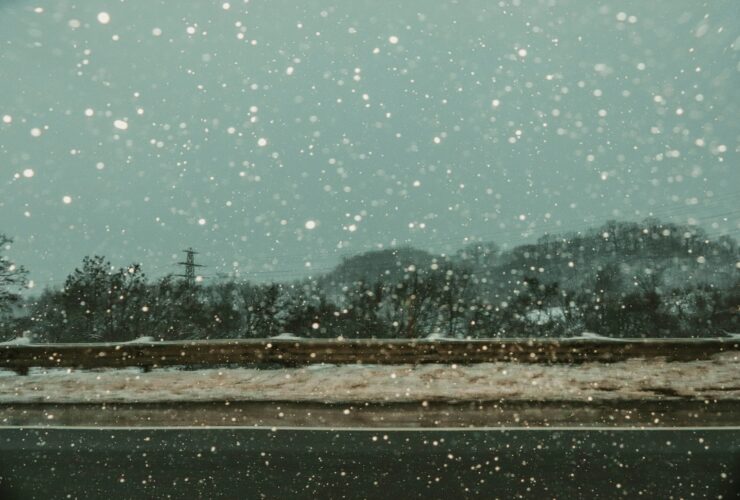 Χειμερινά λάστιχα ή αλυσίδες; Τι χρειάζεσαι πραγματικά για να μην «κολλήσεις» στον πάγο