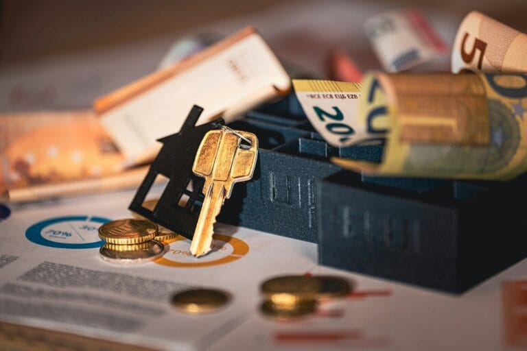 Φόροι: Όλα όσα πρέπει να πληρώσουμε μέχρι τέλος του 2025