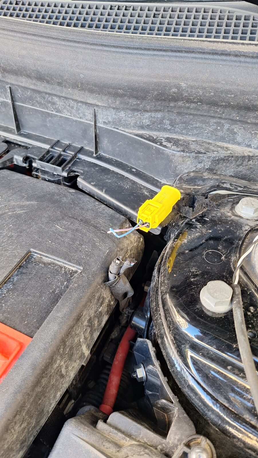 Κομμένα καλώδια αυτοκινήτου από ποντίκια