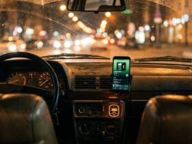 Έχεις παλιό ραδιόφωνο; Το gadget των 10€ που φέρνει το Spotify στο αμάξι σου