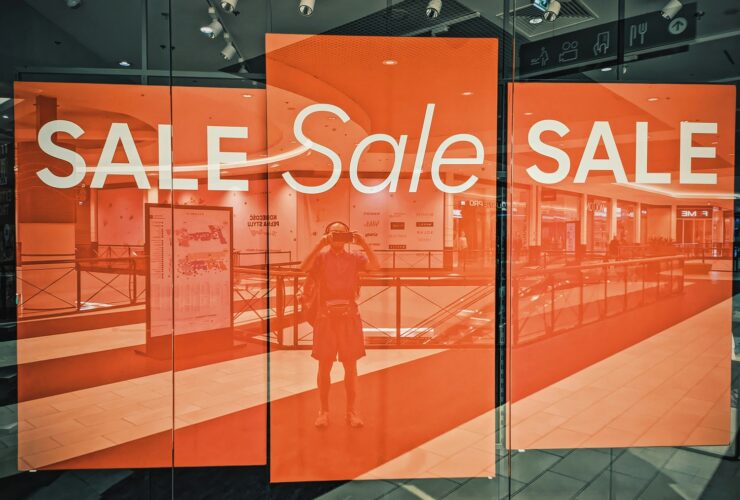 Χειμερινές εκπτώσεις 2026: Ποιες Κυριακές θα είναι ανοιχτά τα καταστήματα