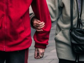 4 συνήθειες που πρέπει να κόψετε «μαχαίρι» μετά τα 60