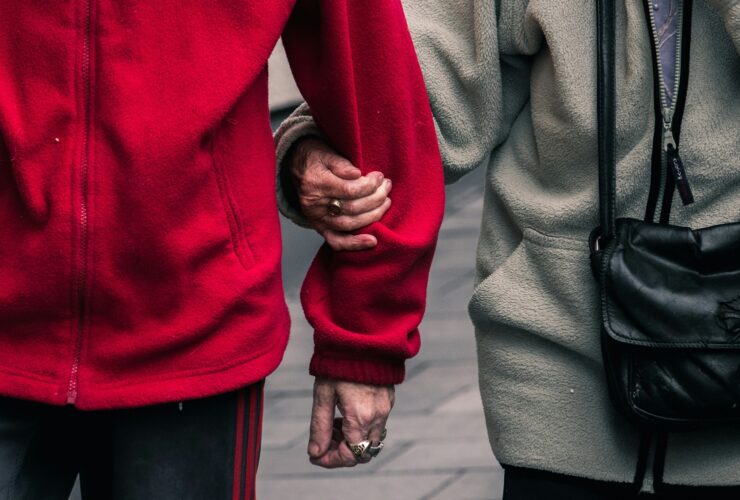 4 συνήθειες που πρέπει να κόψετε «μαχαίρι» μετά τα 60