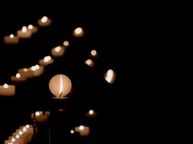 Το καντήλι που δεν σβήνει ποτέ: Τα 3 μυστικά για να μην καπνίζει και να κρατάει 24 ώρες