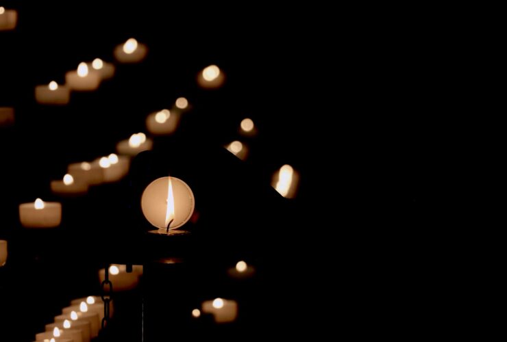 Το καντήλι που δεν σβήνει ποτέ: Τα 3 μυστικά για να μην καπνίζει και να κρατάει 24 ώρες