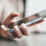 Αδιάκριτα βλέμματα τέλος: Πώς να κλειδώσεις και να κρύψεις τις συνομιλίες σου σε Viber και WhatsApp