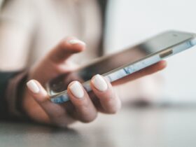 Αδιάκριτα βλέμματα τέλος: Πώς να κλειδώσεις και να κρύψεις τις συνομιλίες σου σε Viber και WhatsApp