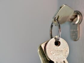 Είναι πιο βρώμικα απ' όσο νομίζετε: Πώς να καθαρίσετε σωστά τα κλειδιά σε 5 λεπτά