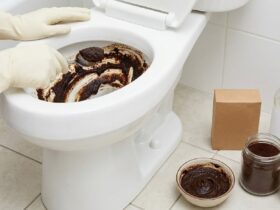 Ρίξτε 3 κουταλιές στη λεκάνη – Σε 10 λεπτά θα ξεχάσετε πουρί και κιτρινίλες