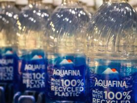 Πλαστικά μπουκάλια: Μετά τα καπάκια, έρχεται νέα μεγάλη αλλαγή από την ΕΕ