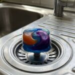 Βούλωσε ο νεροχύτης; Το υλικό που έχετε δίπλα στο πλυντήριο και θα σας σώσει (Χωρίς υδραυλικό)