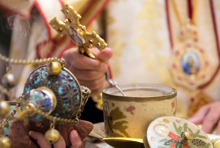 Πότε αγιάζει ο παπάς τα σπίτια 2026: Τι ισχύει για παραμονή & ανήμερα των Φώτων