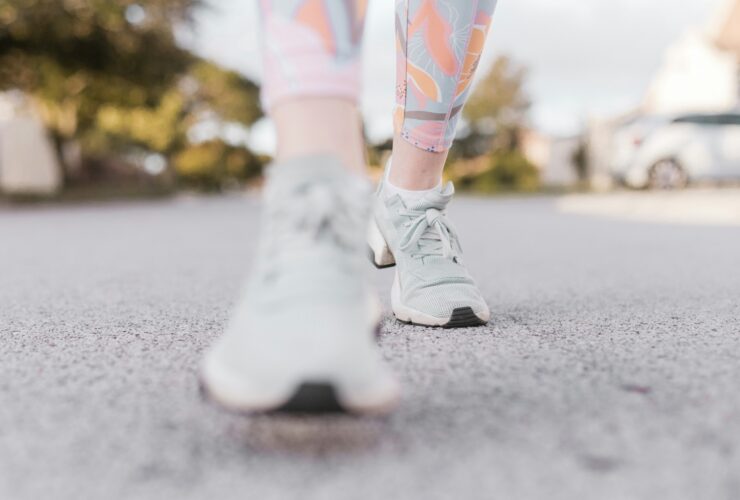 Περπάτημα αντί για γυμναστήριο: Ο «χρυσός κανόνας» των 30 λεπτών για να κάψετε λίπος