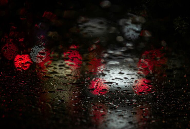 Πώς να οδηγήσετε σε καταρρακτώδη βροχή: 5 βήματα για να μη γλιστρήσετε