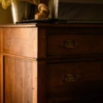 Πώς να αφαιρέσεις σημάδια από νερό σε ξύλινα έπιπλα: 4 δοκιμασμένοι τρόποι για να τα εξαφανίσεις σήμερα!