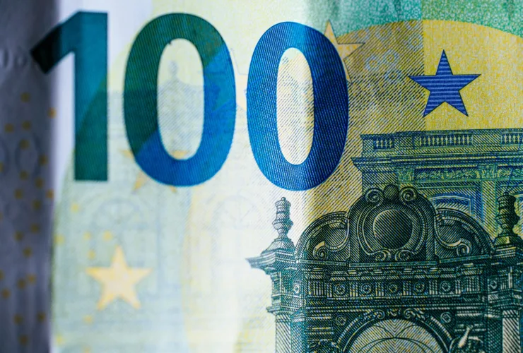 Μην αφήνεις τα χρήματα στην τράπεζα: 3 τρόποι να επενδύσεις έξυπνα το πρώτο σου κατοστάρικο