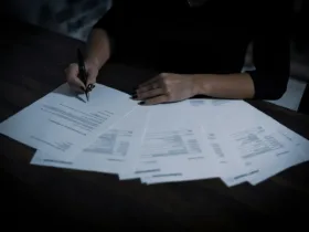 Πώς να διαβάζεις ένα συμβόλαιο χωρίς να είσαι δικηγόρος