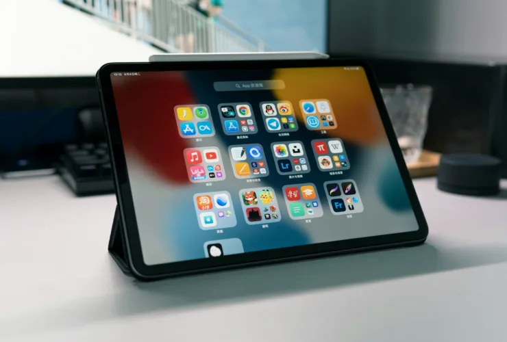 Πώς να μετατρέψεις ένα παλιό tablet σε ψηφιακό ημερολόγιο τοίχου