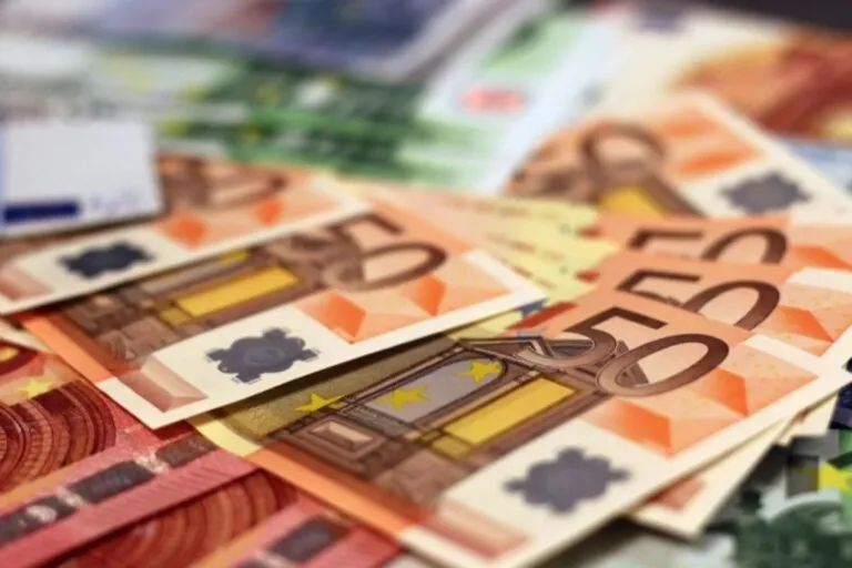 Πώς να υπολογίσετε το καθαρό ποσό του μισθού σας μετά τους φόρους