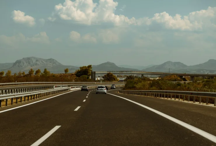 Πληρώνουμε ακριβά διόδια για δρόμους μισούς: Η οδύσσεια ενός ταξιδιού από Φλώρινα προς Καλαμάτα