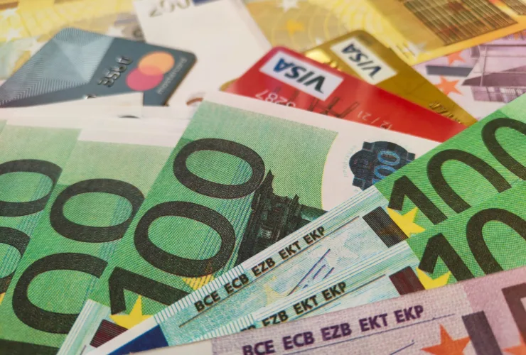 Επιδόματα ΟΠΕΚΑ: Πότε θα μπουν τα χρήματα στα ΑΤΜ για τον Μάρτιο