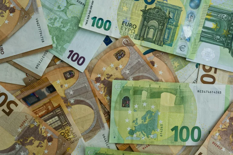 Συντάξεις Οκτωβρίου: Πότε πληρώνονται – Οι ημερομηνίες ανά ταμείο