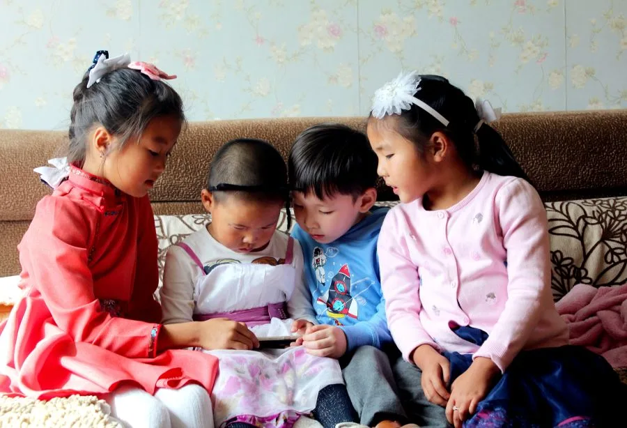 ΟΘΟΝΗ, ΠΑΙΔΙΑ