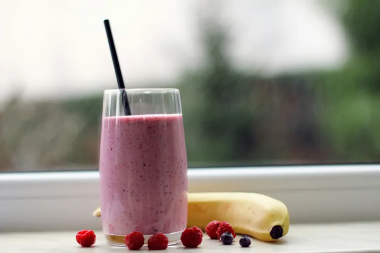 Πώς να φτιάξεις ένα γρήγορο smoothie με ό,τι έχεις στο ψυγείο