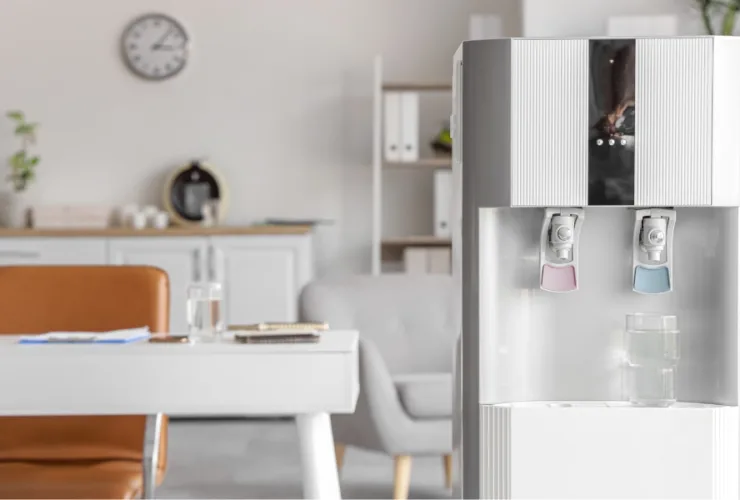 ψυκτης νερου σε περιβαλλον γραφειου