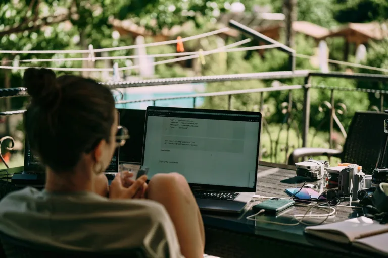 Digital nomad στην Ελλάδα: Ο απόλυτος How-to οδηγός για επιλογή προορισμού και οργάνωση