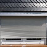 Κλείνετε τα ρολά για τη ζέστη; Το λάθος που καταστρέφει το σπίτι σας