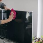 Πώς να καθαρίσετε σωστά την TV: Το κόλπο με το φίλτρο καφέ