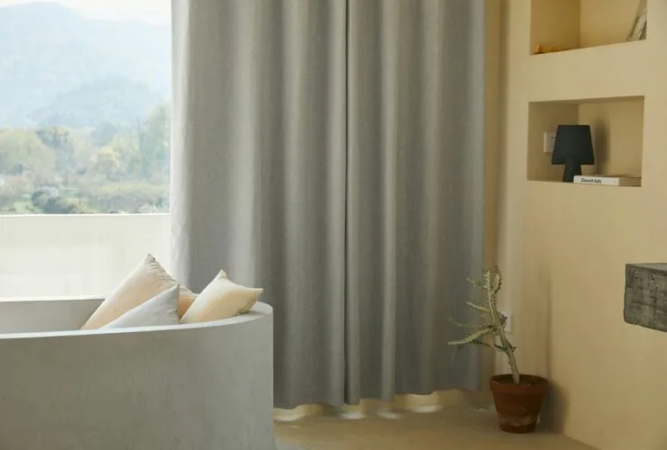 Καθάρισε τις κουρτίνες χωρίς να τις κατεβάσεις – Το viral trick που θα σου λύσει τα χέρια!