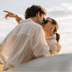 Γιατί μένουν μαζί τα ζευγάρια; Η επιστήμη καταρρίπτει τον μεγαλύτερο μύθο για την έλξη