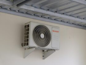 Πόσο ρεύμα καίει πραγματικά το κλιματιστικό; Το έξυπνο κόλπο για να «παγώσετε» τις χρεώσεις