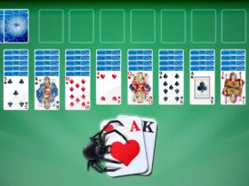 Παιχνίδι πασιέντζας Spider Solitaire σε πράσινο τραπέζι με τραπουλόχαρτα …