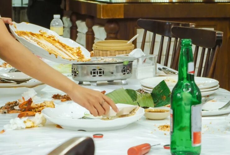 Τραπεζί σερβίρος στο εστιατόριο