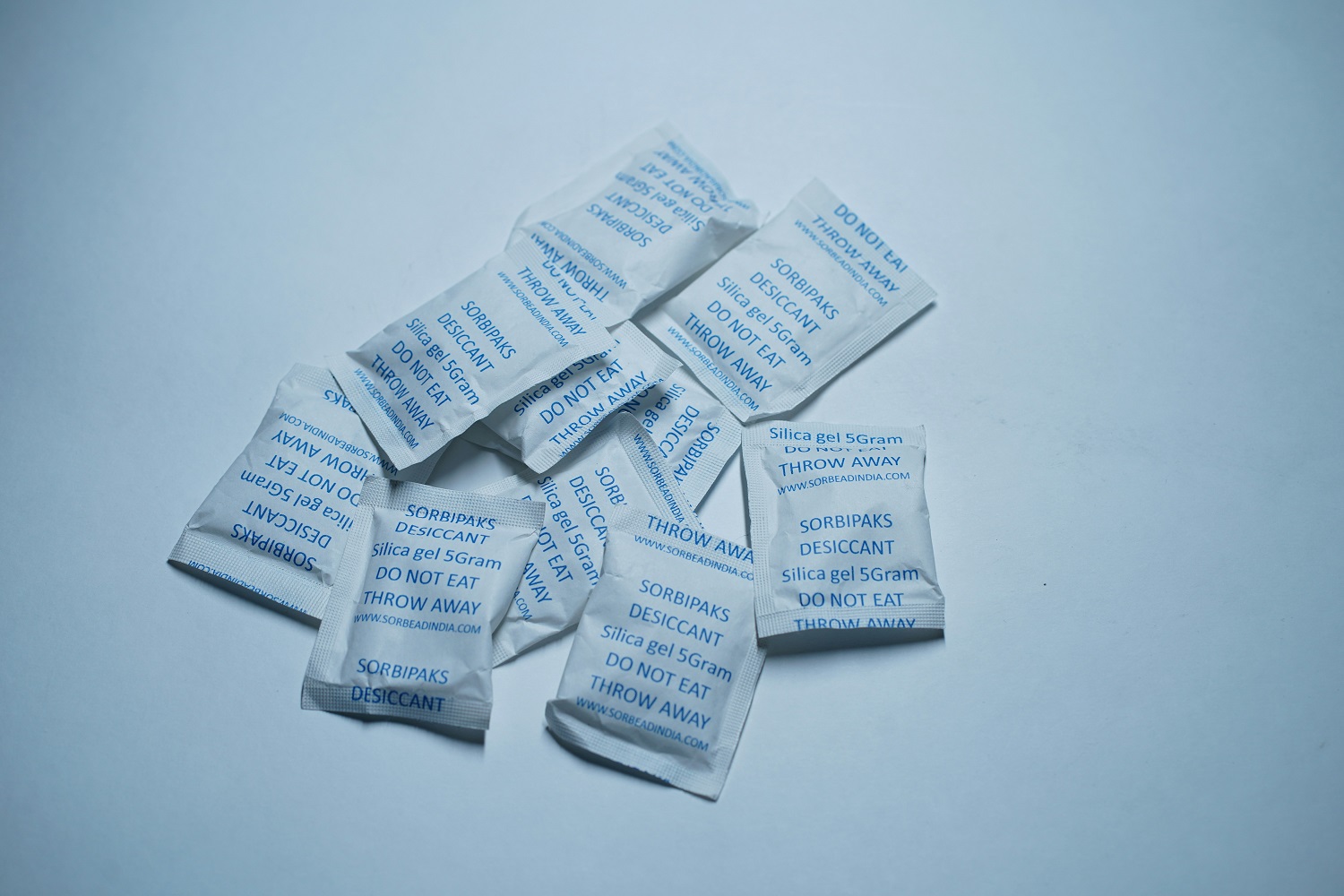 Πετάς τα silica gel; 10 καθημερινά προβλήματα που λύνουν στο πι και φι