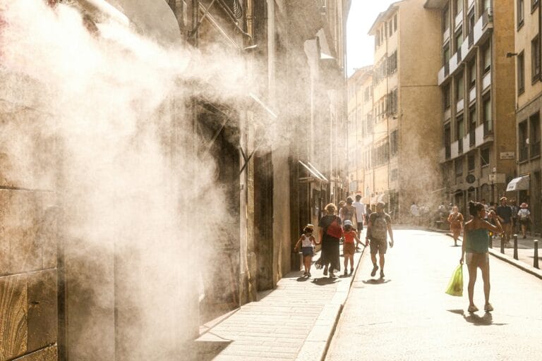 Καύσωνας: Οδηγός επιβίωσης – Τα 3 κρίσιμα μέτρα για να προστατέψετε την υγεία σας