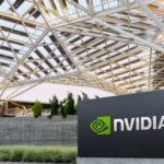 Πτώση στη μετοχή της Nvidia μετά την αναθεώρηση των εσόδων της OpenAI στα 50 δισεκατομμύρια δολάρια