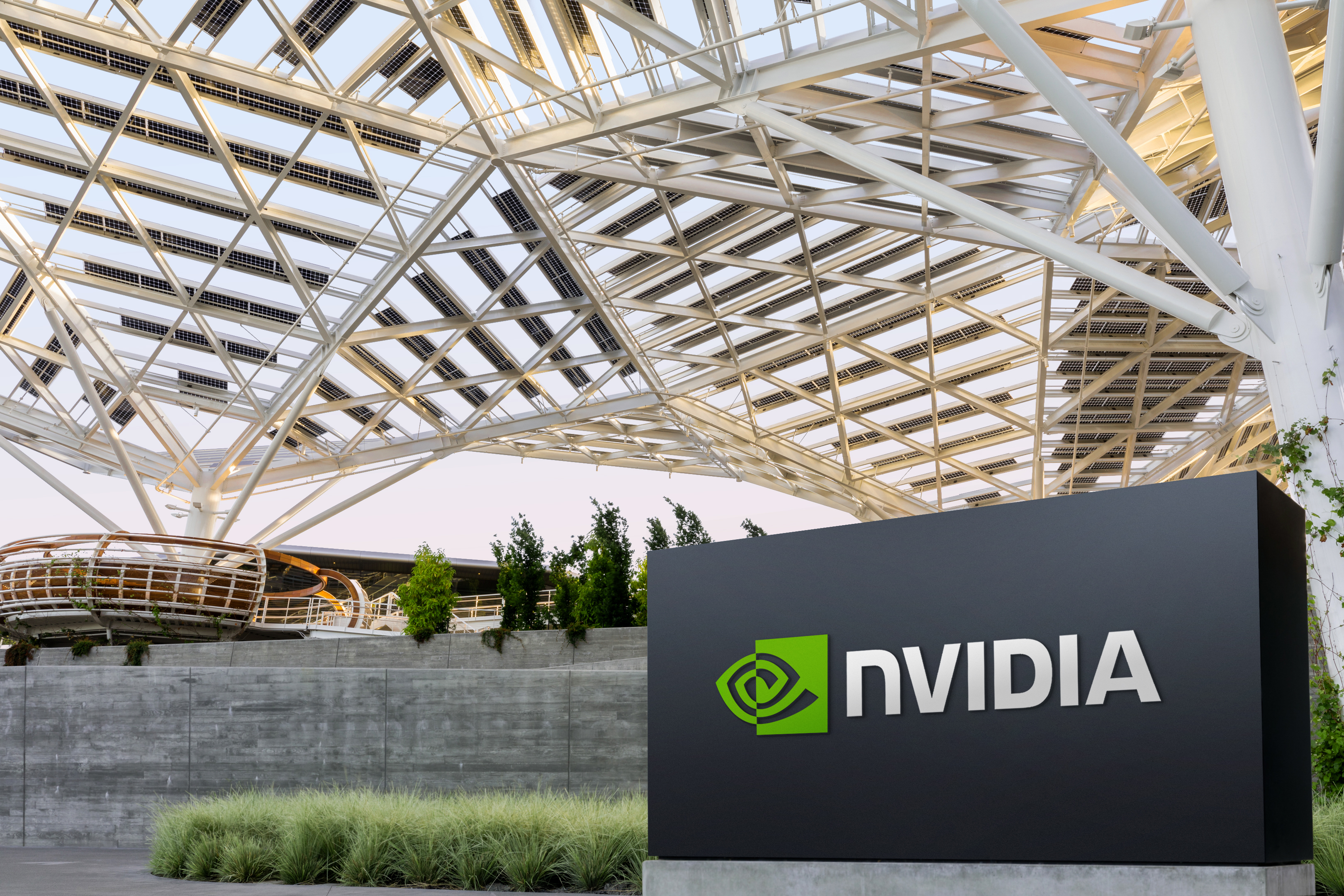 Πτώση στη μετοχή της Nvidia μετά την αναθεώρηση των εσόδων της OpenAI στα 50 δισεκατομμύρια δολάρια